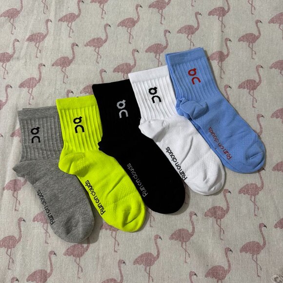 On Running Other - On Running Simple Lettering Knit Mid-Cut Socks